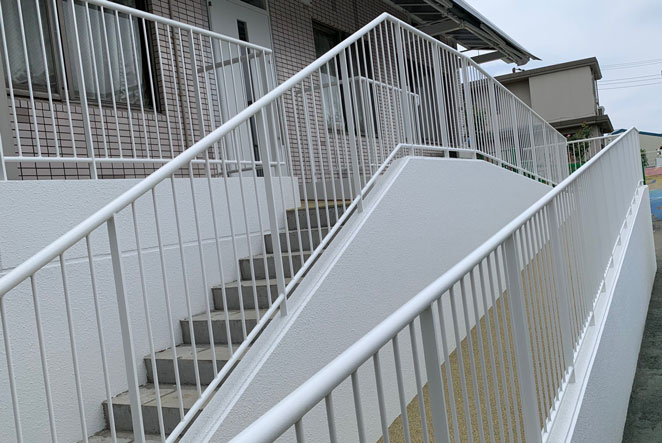 手摺やバルコニーなどの建築金物の写真